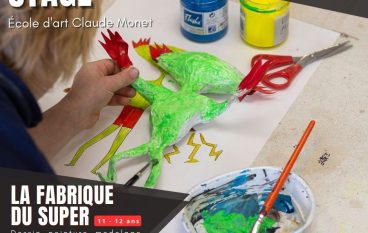 Enfant réalisant un avatar e npapier mâché